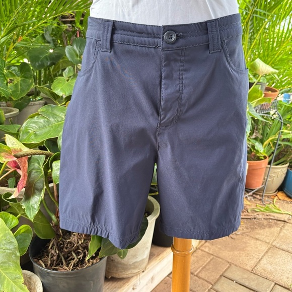 Eddie Bauer Blue Flat Front Shorts Classic Design new without tags - Picture 1 of 8